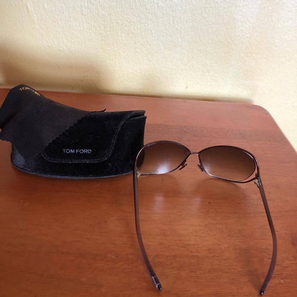 Tom Ford shades with case - Picture 3 of 7